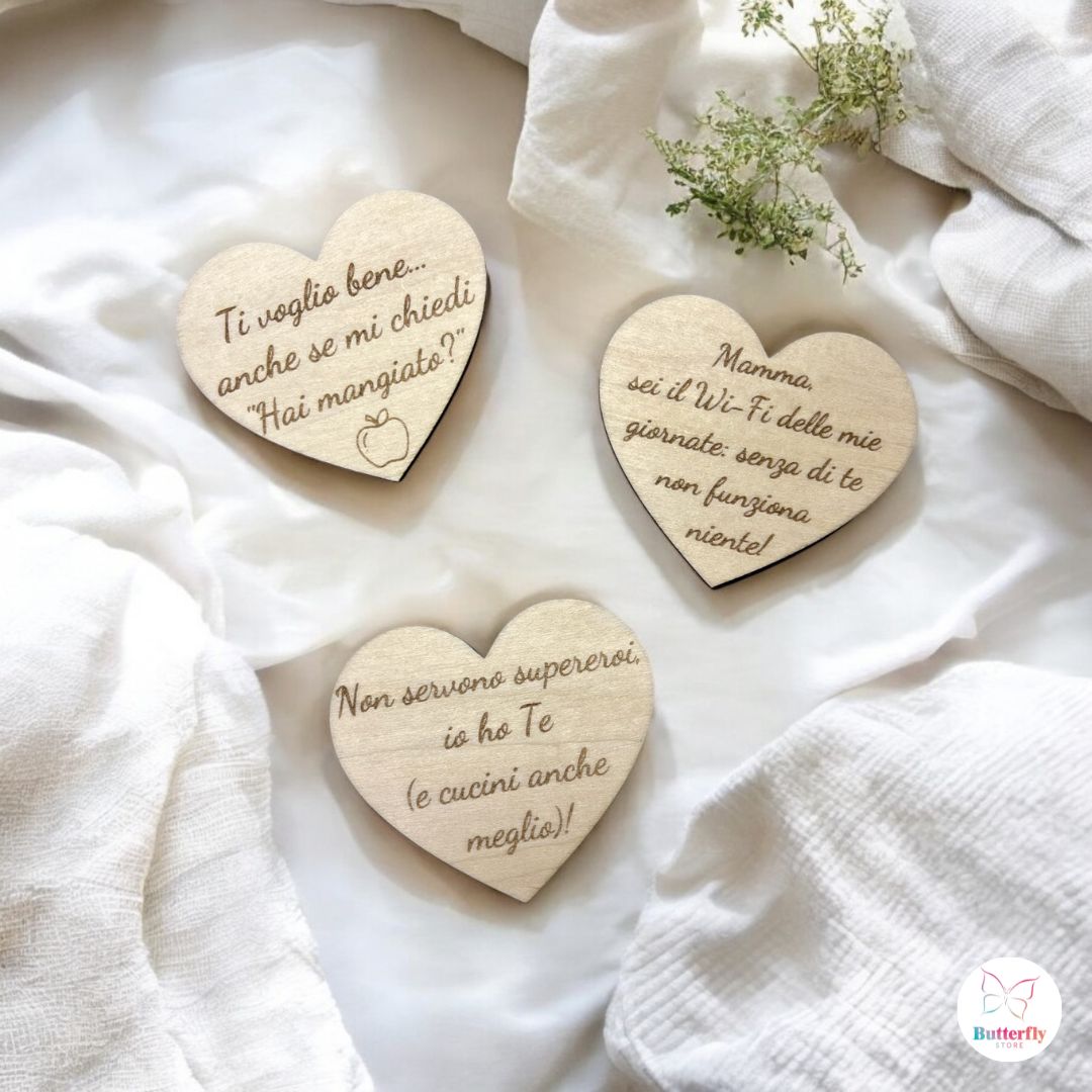 Set 3 Calamite in Legno a Forma di Cuore Con Dedica Festa della Mamma – Varianti Cuori Dolci/Allegri
