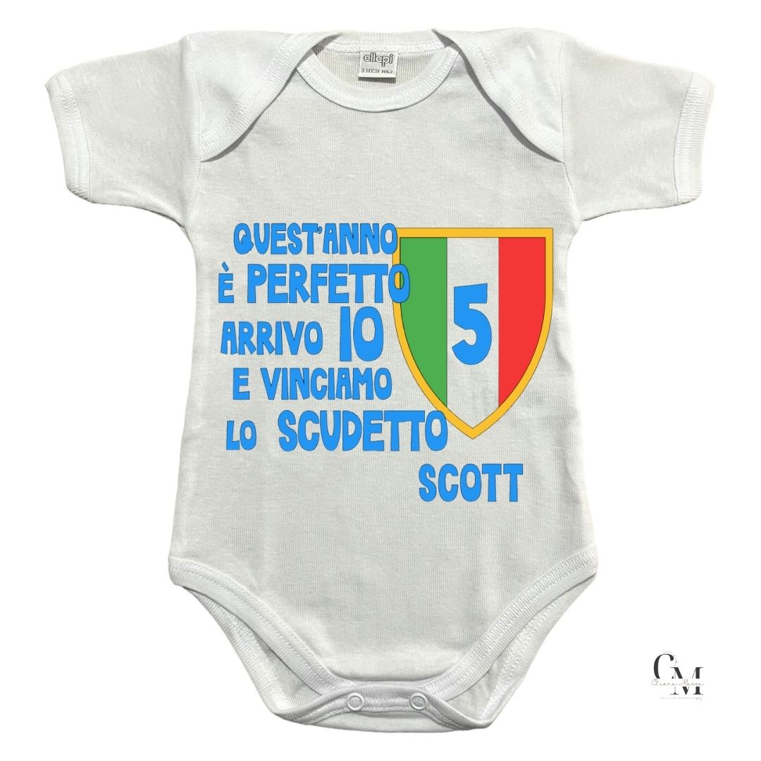 Body Neonato Napoli Campione d’Italia Personalizzato con Nome – Napoli Quinto Scudetto