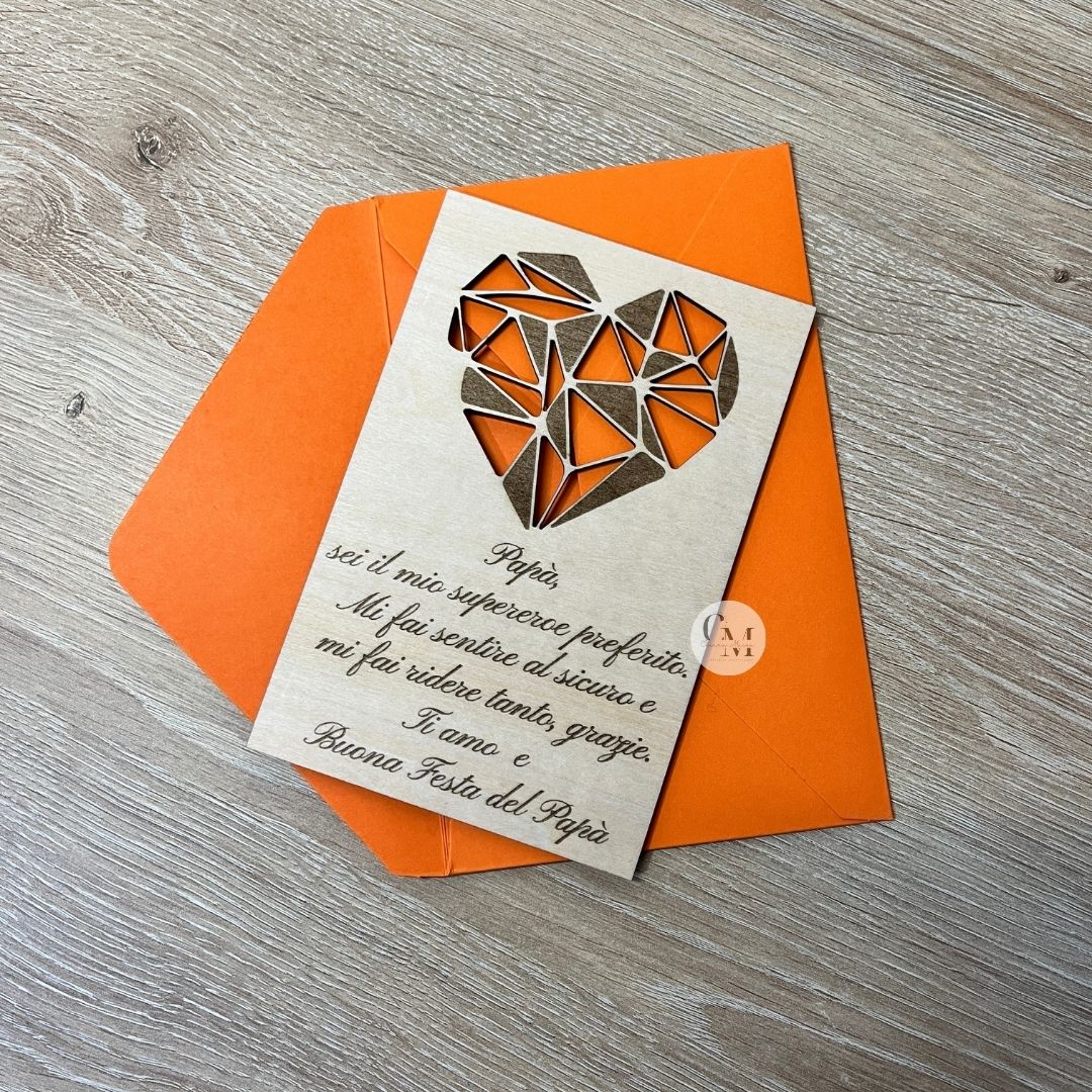 Biglietto in Legno a Forma di Cuore Geometrico, Personalizzabile con Dedica