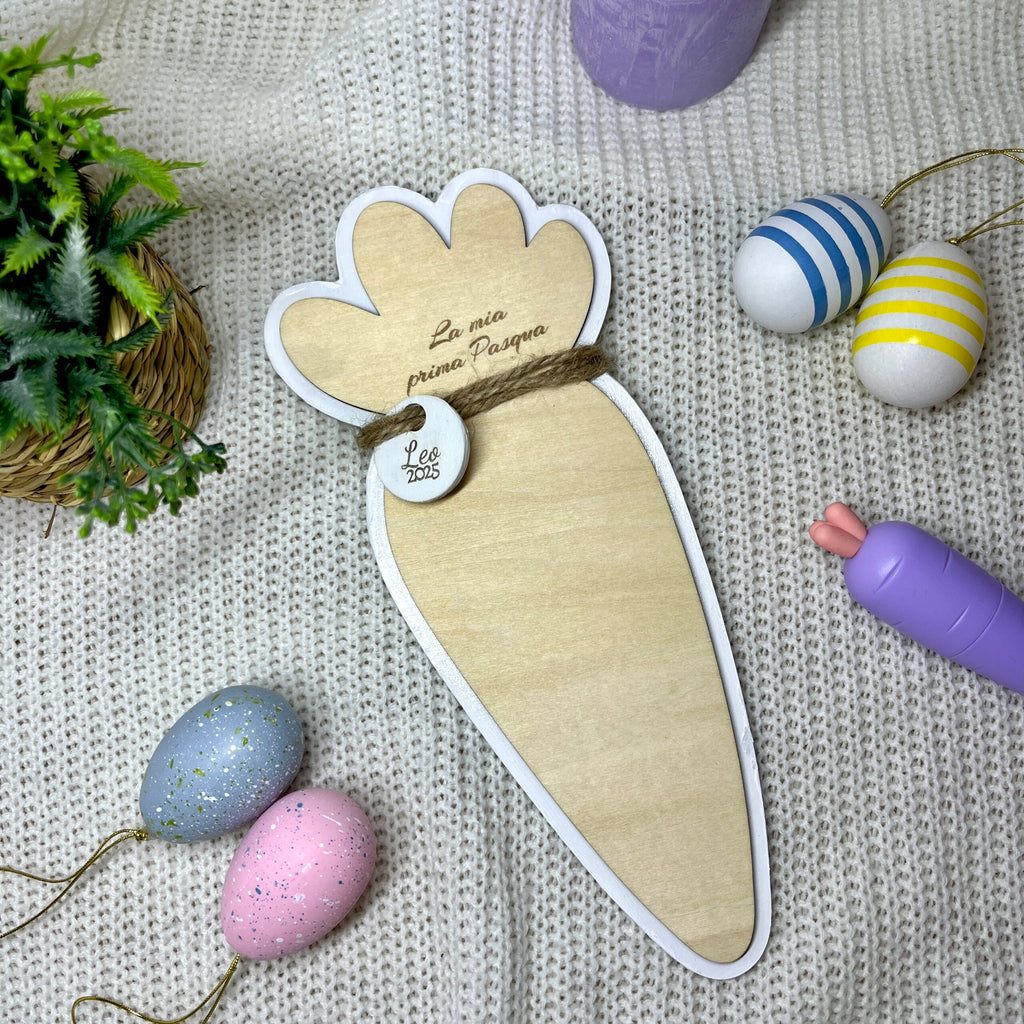 Carota Targa In Legno Impronta Prima Pasqua, Personalizzabile Con Nome