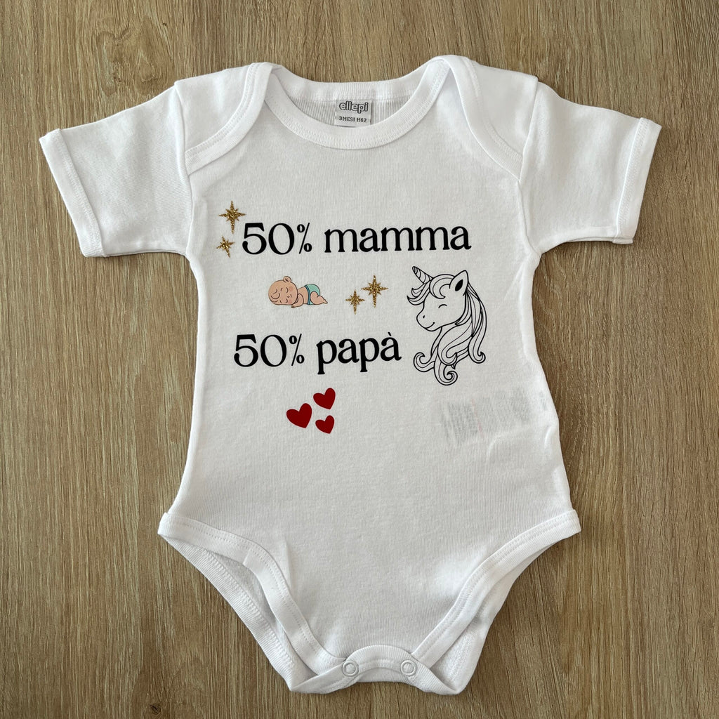 Body Neonato 50% Mamma 50% Papà  – Fantasie Diverse - Perfetto per Nascita, Baby Shower o Battesimo