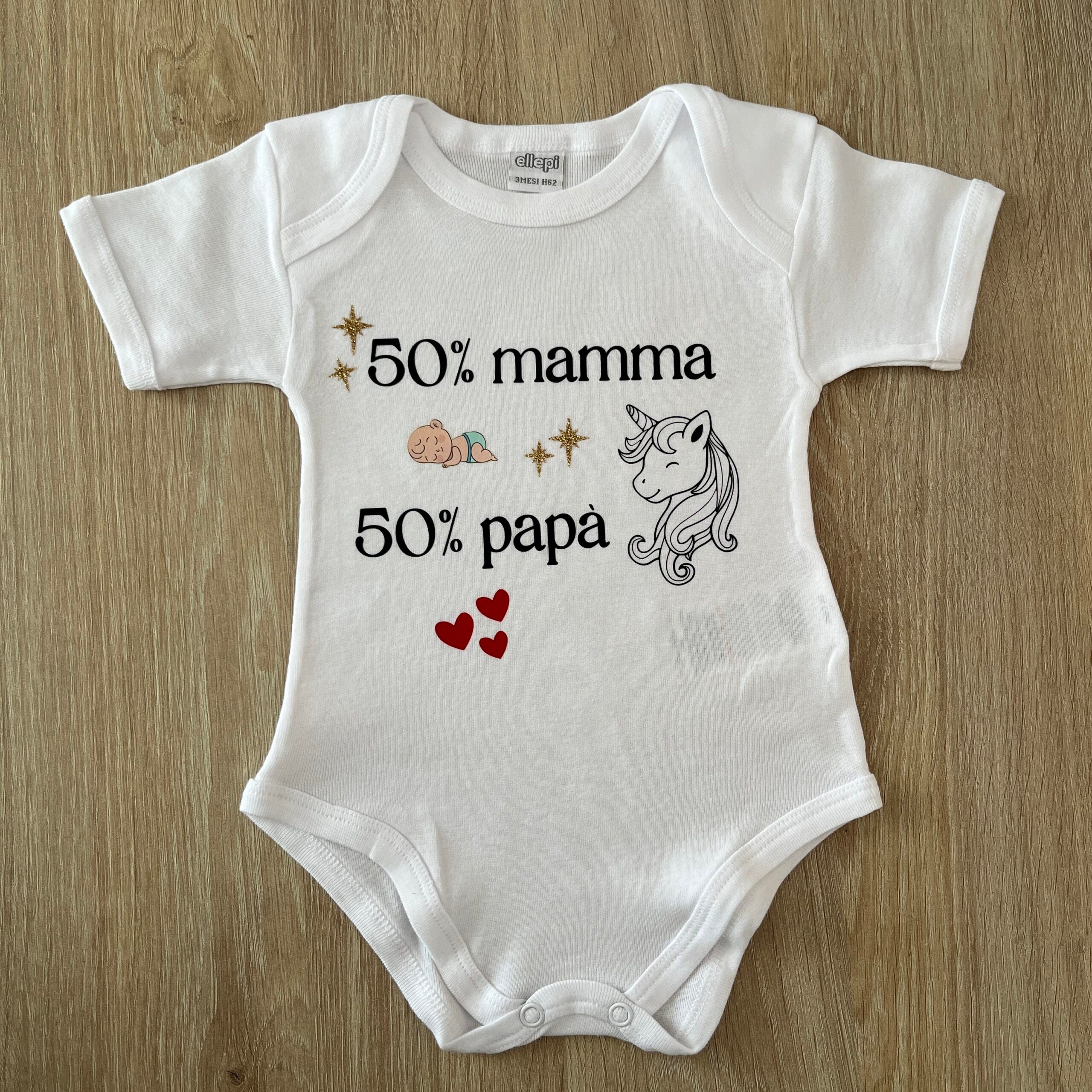 Body Neonato 50% Mamma 50% Papà  – Fantasie Diverse - Perfetto per Nascita, Baby Shower o Battesimo
