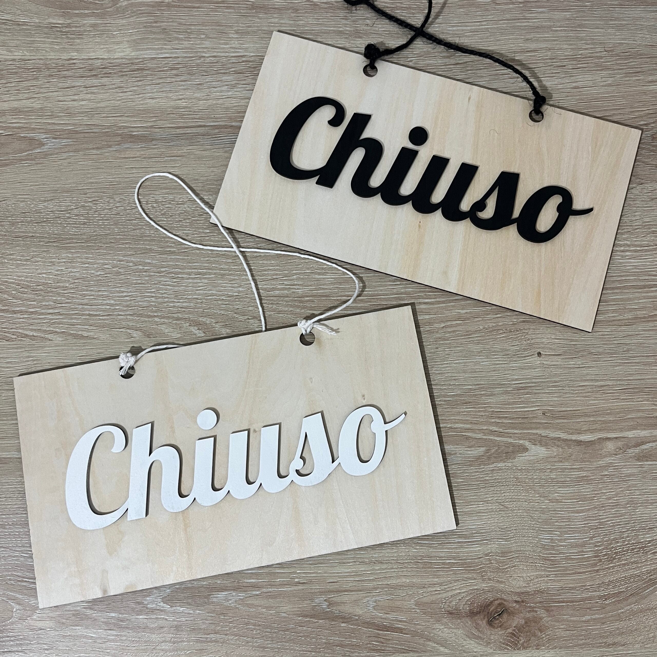 Cartello Aziendale Aperto Chiuso In Legno, Personalizzato con Logo Inciso