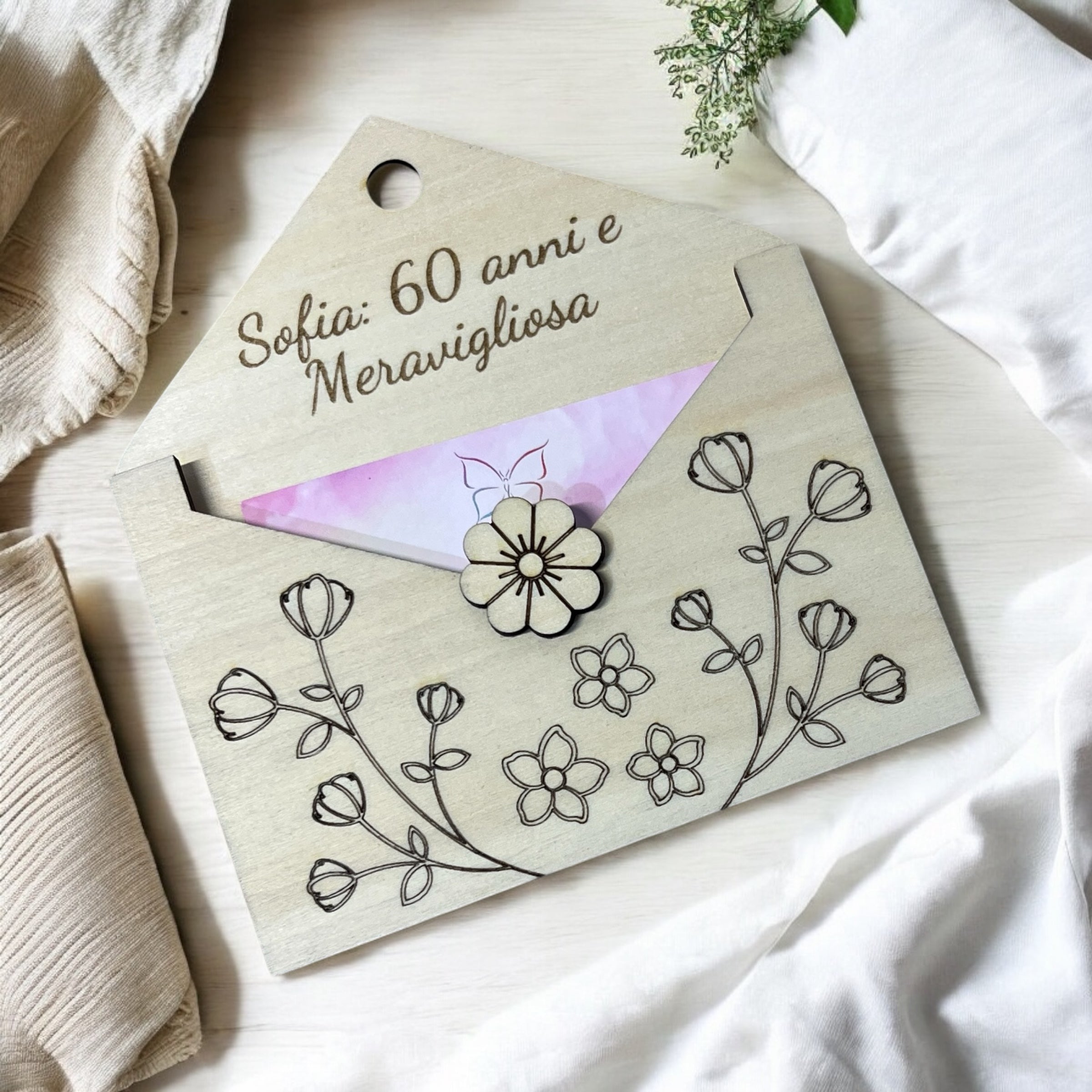 Busta Porta Buono Regalo in Legno Personalizzata – Idea Regalo per Nascita, Maestre, Battesimo, Compleanni...