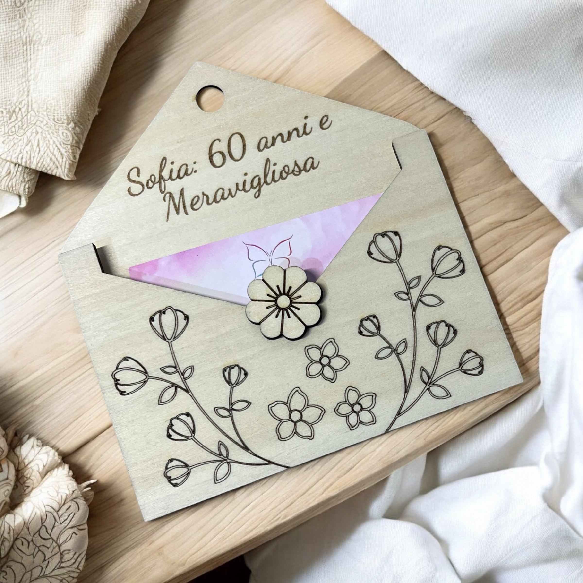 Busta Porta Buono Regalo in Legno Personalizzata – Idea Regalo per Nascita, Maestre, Battesimo, Compleanni...