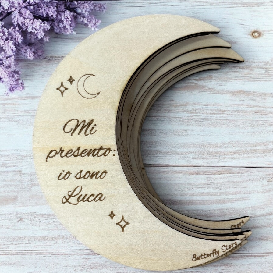 Set di 13 Targhe Milestones in Legno a Forma di Luna – Personalizzabili con Nome - Complimese
