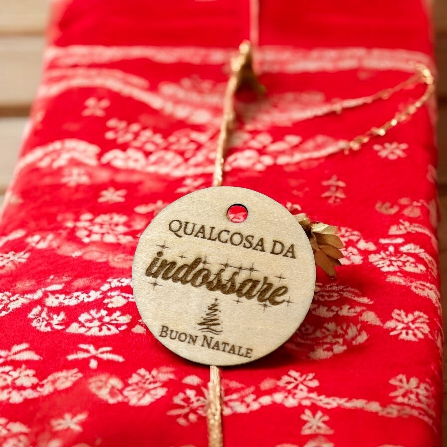 Etichette Chiudipacco in Legno per Regali di Natale – Set da 4 Tag Incisi con Frasi Speciali