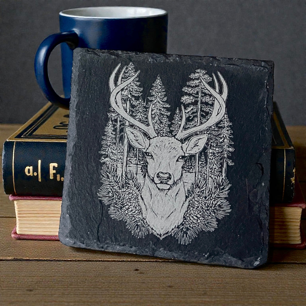 Sottobicchiere Quadrato in Ardesia Nera con Cervo Inciso