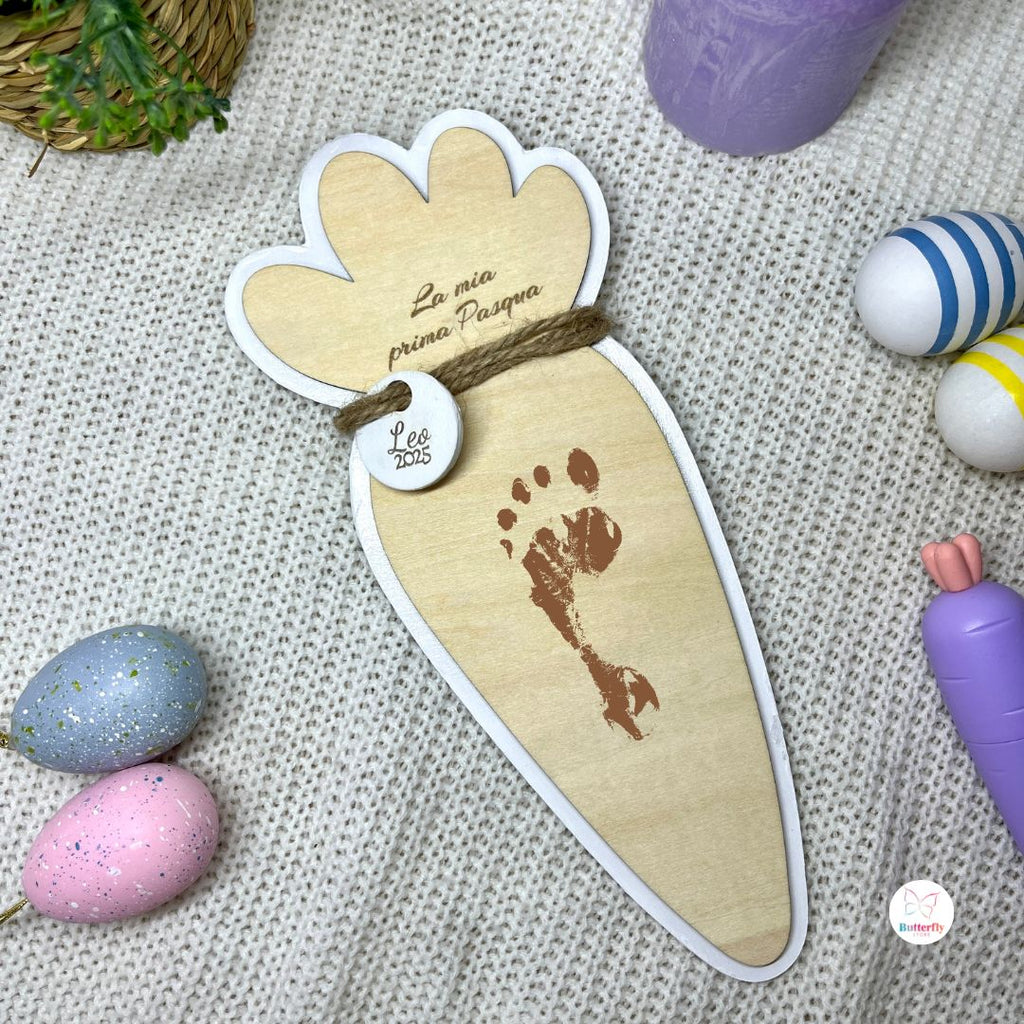 Carota Targa In Legno Impronta Prima Pasqua, Personalizzabile Con Nome