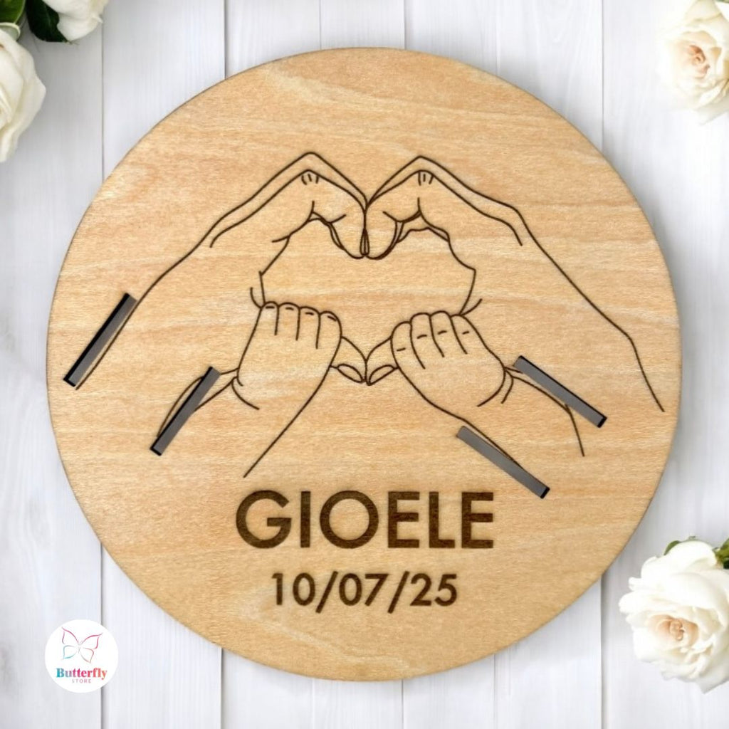 Targa Porta Bracciali Nascita In Legno Personalizzata - Mani Mamma E Neonato, Base Inclusa